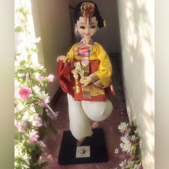 ORIENTAL VINTAGE Fabric DOLL on wood stand & marked ADORABLE FACE! - Picture 1 of 8